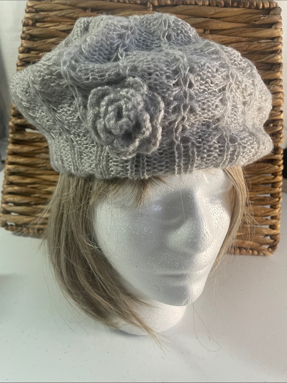 Kohl's Light Gray Knit Flower Beret